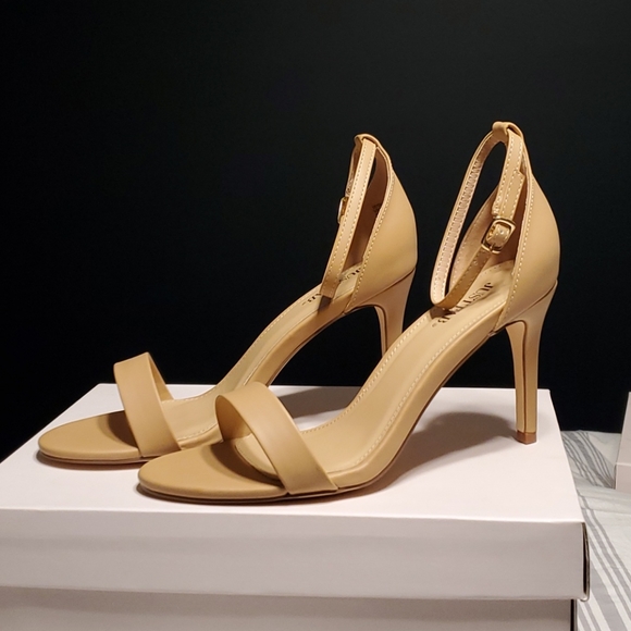 JustFab nude heels - Picture 1 of 2